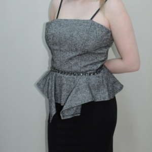 Rochie de ocazie, de nuanta negru-gri, cu peplum in talie - Img 3