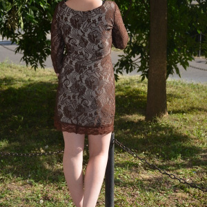 Rochie de ocazie din dantela maro cu captuseala bej, model scurt - Img 5