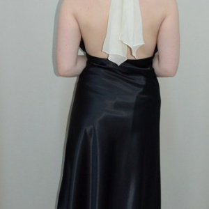 Rochie de seara cu combinatia clasica de negru-alb, cu paiete - Img 4