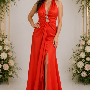 Rochie de seara, nuanta rosie, cambrata pe talie, crapata in fata