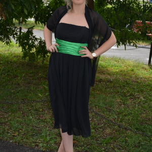 Rochie de seara scurta, din voal negru, cu banda verde in talie - Img 5
