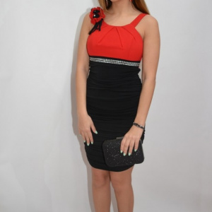 Rochie de seara scurte, pe rosu cu negru, design modern si fronsat - Img 3