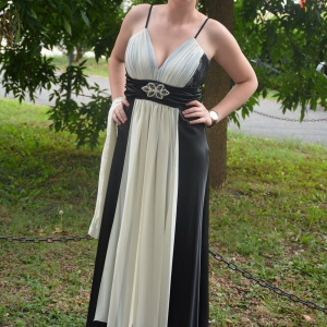 Rochie de seara spectaculoasa, lunga, din satin, cu aplicatii albe - Img 2