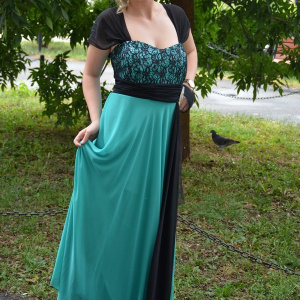 Rochie deosebita de gala, lunga, pe fond turcoaz cu insertii negre - Img 5