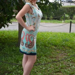 Rochie eleganta ,decorata cu perle albe la decolteu - Img 3