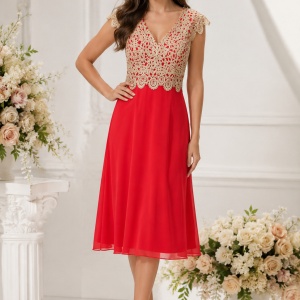 Rochie eleganta din voal rosu si dantela aurie, lungime medie