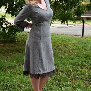 Rochie eleganta, nuanta de gri, fundite chic aplicate lateral - Img 3
