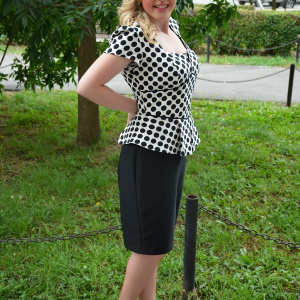 Rochie eleganta tip costum, de culoare negru-alb, cu buline mari - Img 3