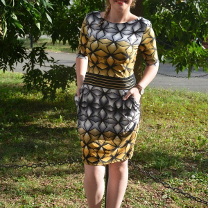 Rochie galbena-gri, model cambrat cu imprimeu geometric - Img 2