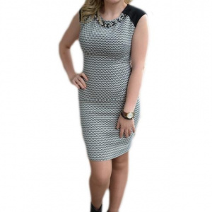Rochie in tendinte model casual, alb-negru, cu design de colier - Img 1