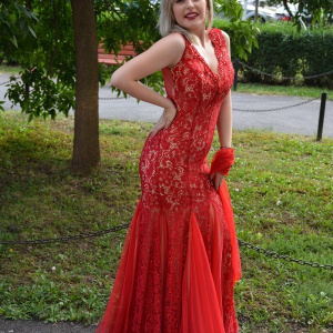 Rochie lunga de seara, tip sirena, dantela rosie cu insertii de tul - Img 5