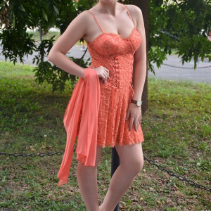 Rochie moderna, din dantela portocalie, gen corset in partea de sus - Img 3