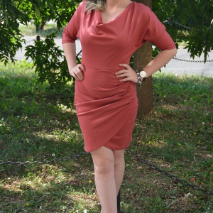 Rochie originala, de culoare plamanie, decolteu cazut - Img 3