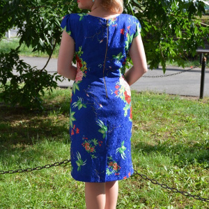 Rochie rafinata de culoare albastra cu flori rosii, model scurt - Img 4