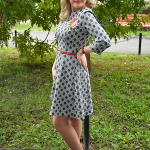 Rochie rafinata de zi cu flori brodate si design de buline negru-gri - Img 4