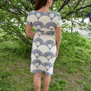 Rochie rafinata de zi cu imprimeu bleumarin-bej in tesatura - Img 4