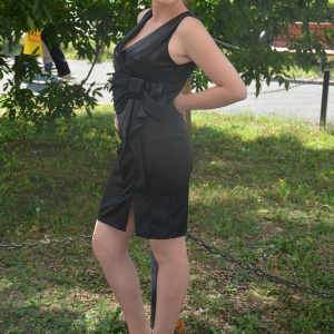 Rochie rafinata, din saten negru, cu design discret dar de efect - Img 3