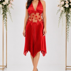Rochie rafinata din saten si tul de nuanta rosie, cu decor floral