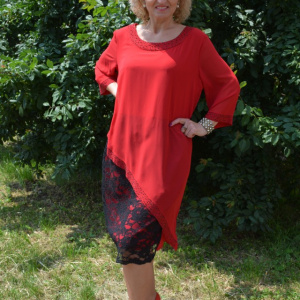 Rochie rosie cu aplicatii de dantela si strasuri fine, negre - Img 2