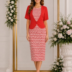 Rochie rosie cu imprimeu geometric alb, tip costum cu sacou