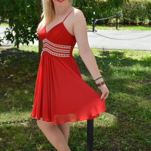 Rochie scurta cu un decolteu adanc, cu strasuri - Img 3