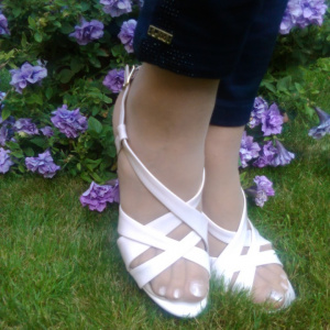 Sanda casual, nud, piele lacuita cu model de barete suprapuse - Img 2