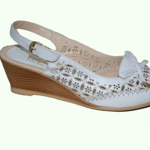 Sanda usoara cu talpa plina, culoare alba, cu design de cusaturi - Img 3
