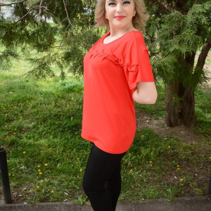 Tricou deosebit, nuanta de rosu, design impletit sus, material fin - Img 3