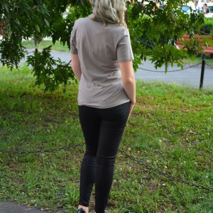 Tricou rafinat cu guler din saten, de culoare bej, model clasic - Img 4