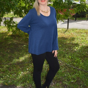 Bluza albastra, masura mare, cu aspect tricotat si maneca lunga - Img 3