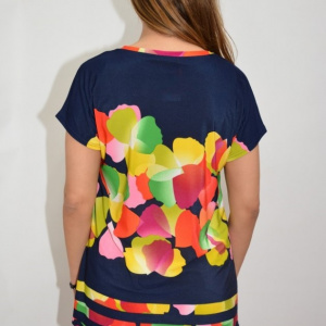 Bluza casual, cu imprimeu multicolor, pe fundal bleumarin - Img 6