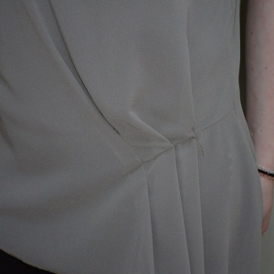 Bluza de vara cu pliuri pe o parte, culoare gri, cu lungime asimetrica - Img 5