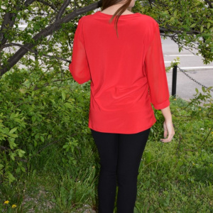Bluza moderna cu guler tip sal si insertii de voal, nuanta marsala - Img 4
