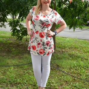 Bluza moderna de vara, alba cu design de trandafiri, masura mare - Img 2