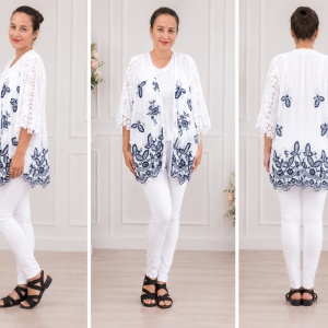 Bluza tip cartigan Eve model brodat cu flori albastre si insertii de dantela,nuanta de alb - Img 3