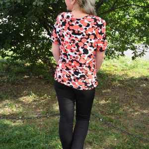 Bluza tip tricou cu maneci scurte si imprimeu de pete colorate - Img 5