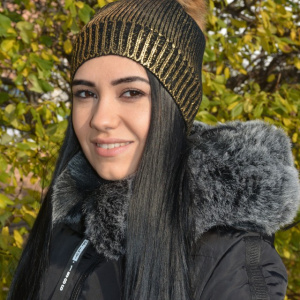 Caciula neagra cu model auriu aplicat si captuseala din blanita - Img 3