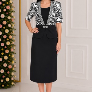 Costum de ocazie, cu rochie neagra si sacou cu imprimeu negru-alb