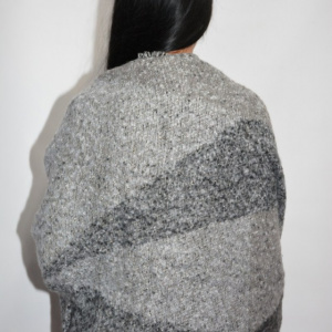 Esarfa chic moderna cu modele geometrice pe fond gri - Img 6