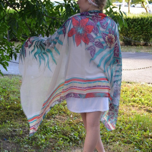 Esarfa deosebita din tesatura fina cu design floral multicolor - Img 2