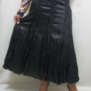 Fusta eleganta, culoare neagra, model lung cu insertii de dantela - Img 3
