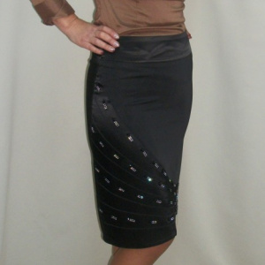 Fusta eleganta, dreapta, cu strass-uri ca design, de culoare neagra - Img 3