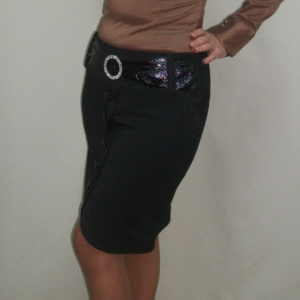 Fusta eleganta, neagra, cu design petrecut, accesorizata cu nasturi - Img 2