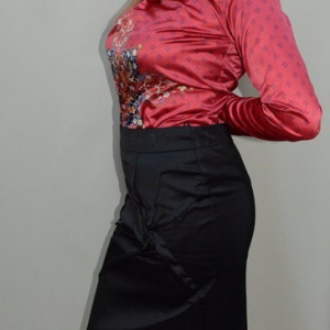 Fusta eleganta, neagra cu fronseuri in forma de virtej - Img 4