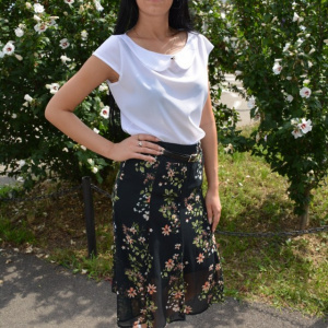 Fuste lejere, midi, nuanta de negru, cu imprimeu floral multicolor - Img 5