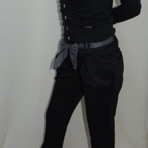 Pantalon cu buzunare laterale aplicate, nuanta de negru - Img 3