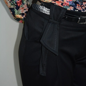 Pantalon in tendinte, nuanta de negru, design interesant sus - Img 4