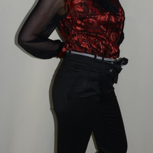 Pantalon negru simplu, accesorizat cu curea cu model - Img 3