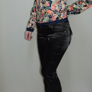 Pantalon tineresc, cusaturi aurii, croiala moderna, neagru - Img 3