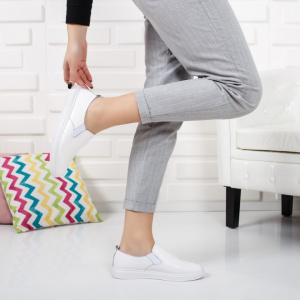 Pantof alb, tineresc, cu insertie de elastic si design de perforatii - Img 3